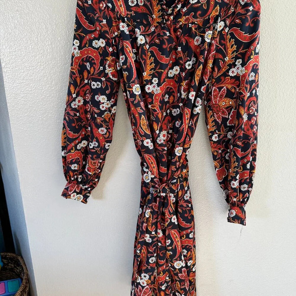 Vintage Flower Dress with‎ a Belt - Picture 3 of 8